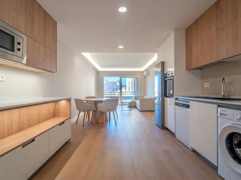 Apartment - Middle Floor Apartment в продаже в Málaga, Málaga. В доме 3 спален и 2 ванных комнат. Площадь дома 140 м²
