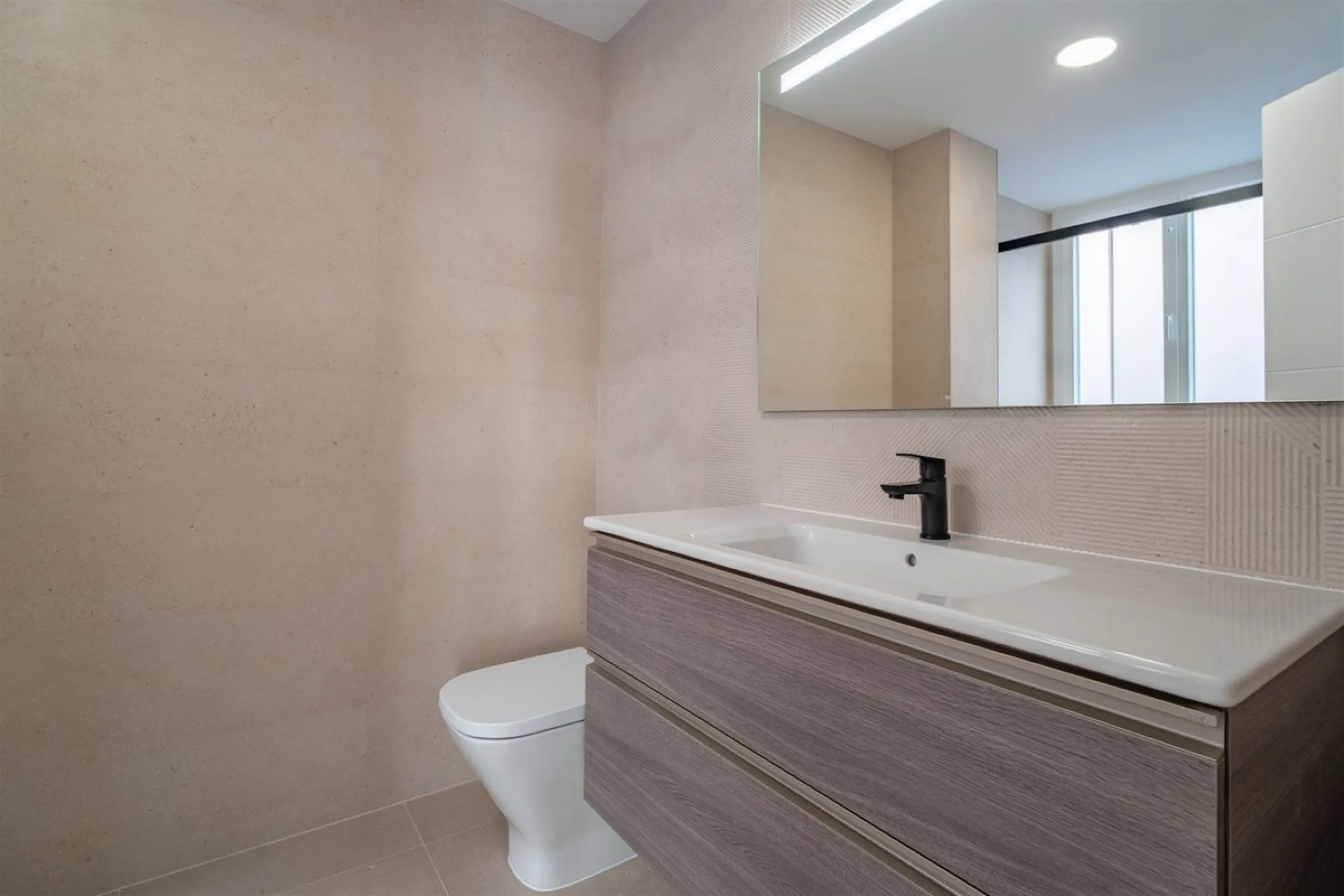 Apartment - Middle Floor Apartment в продаже в Málaga, Málaga. В доме 3 спален и 2 ванных комнат. Площадь дома 140 м²
