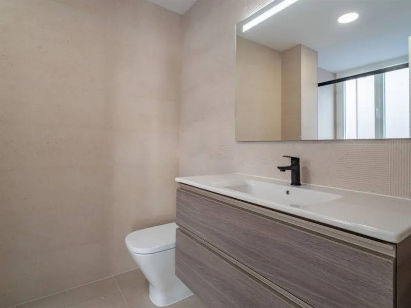 Apartment - Middle Floor Apartment в продаже в Málaga, Málaga. В доме 3 спален и 2 ванных комнат. Площадь дома 140 м²