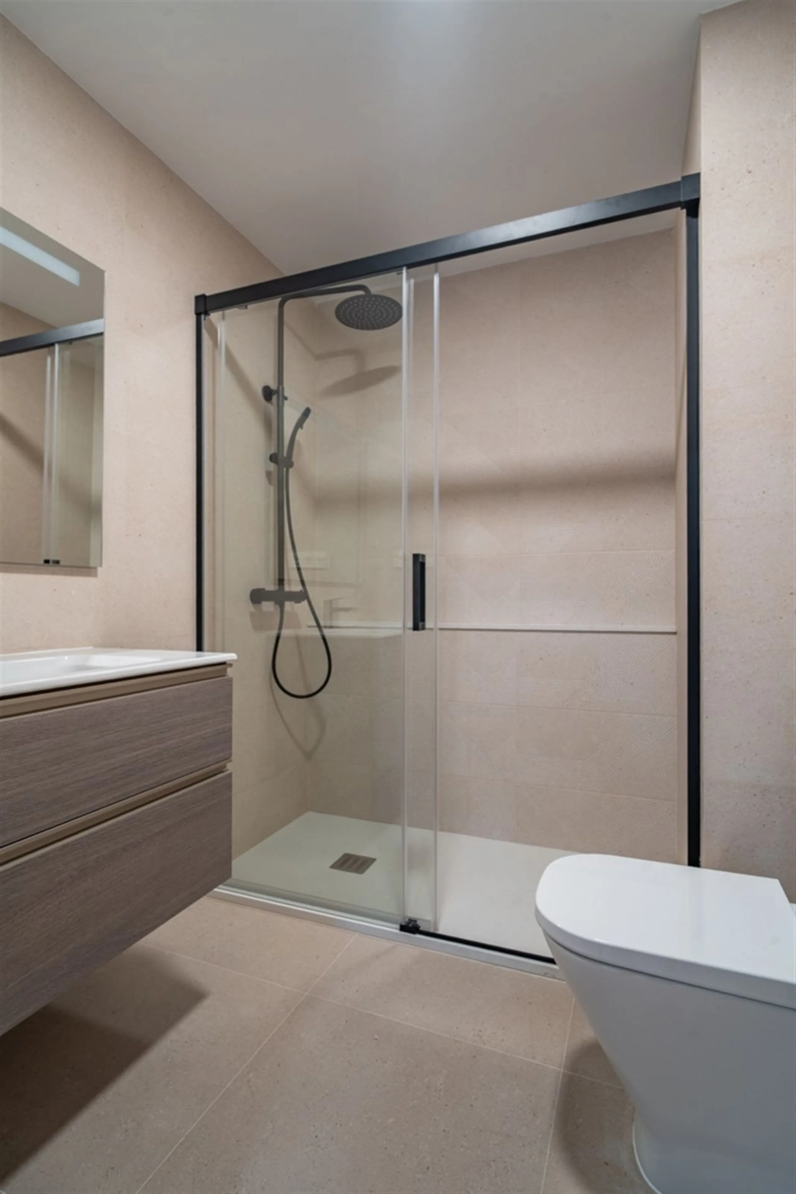 Apartment - Middle Floor Apartment в продаже в Málaga, Málaga. В доме 3 спален и 2 ванных комнат. Площадь дома 140 м²