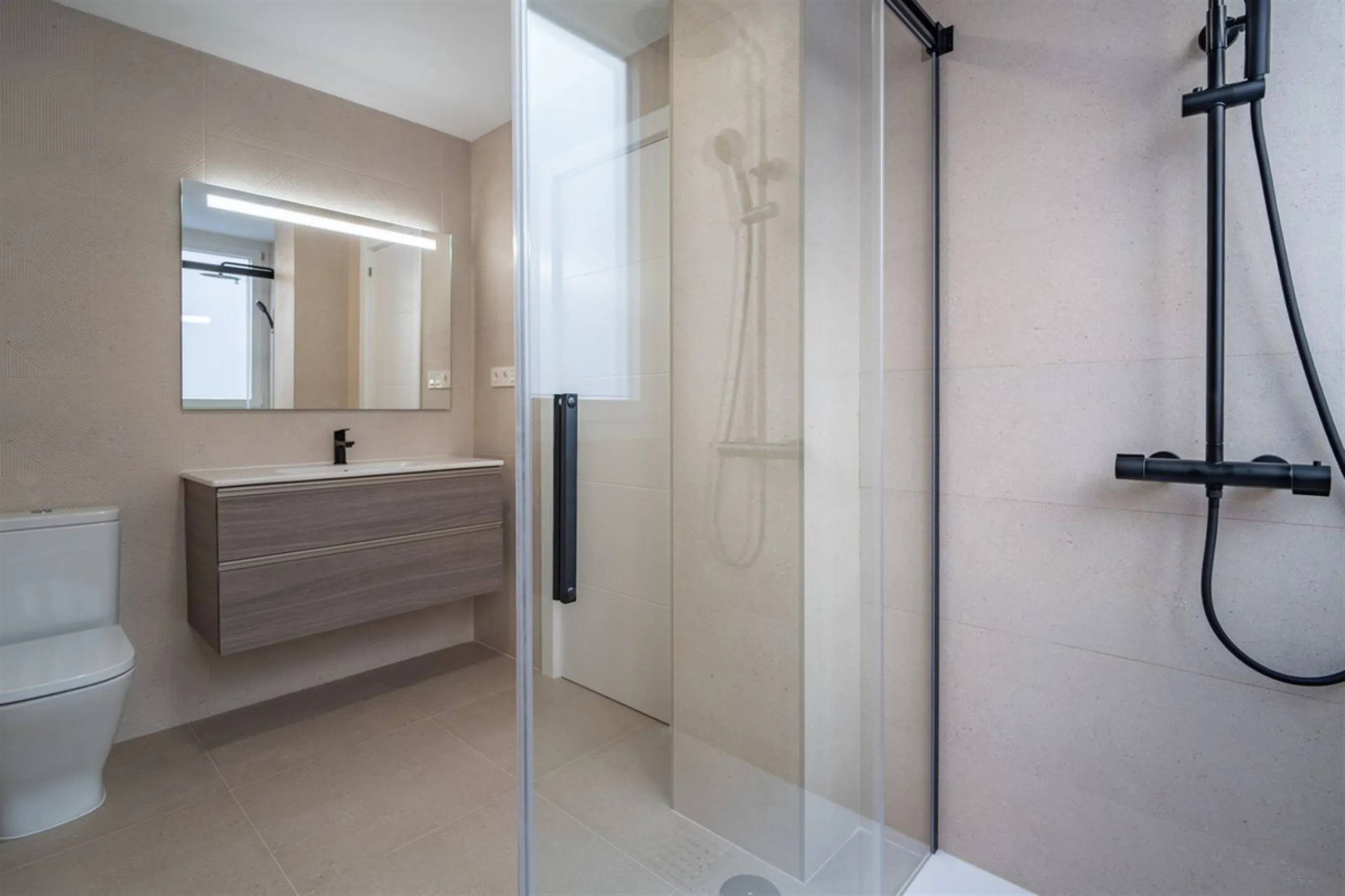 Apartment - Middle Floor Apartment в продаже в Málaga, Málaga. В доме 3 спален и 2 ванных комнат. Площадь дома 140 м²