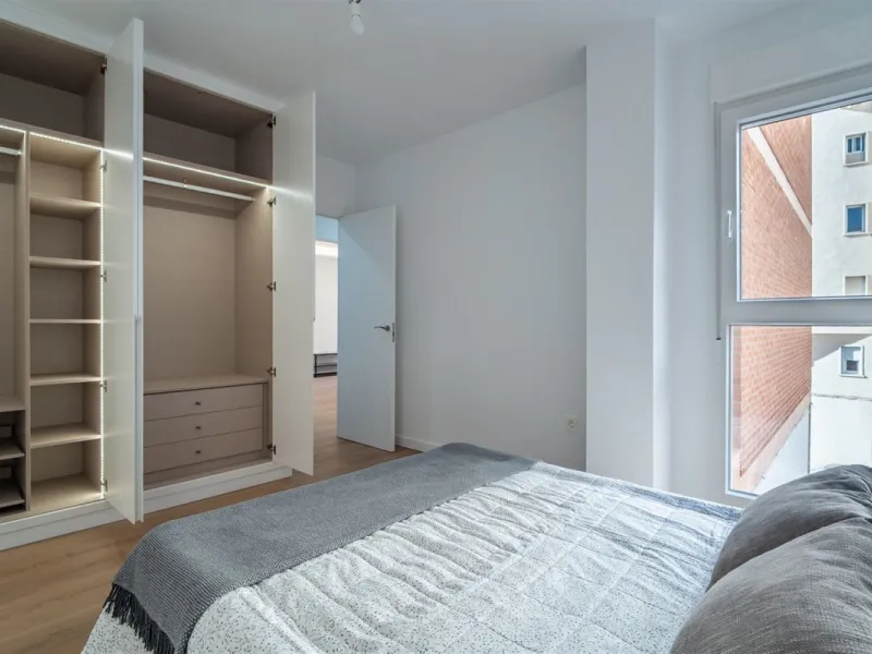 Apartment - Middle Floor Apartment в продаже в Málaga, Málaga. В доме 3 спален и 2 ванных комнат. Площадь дома 140 м²