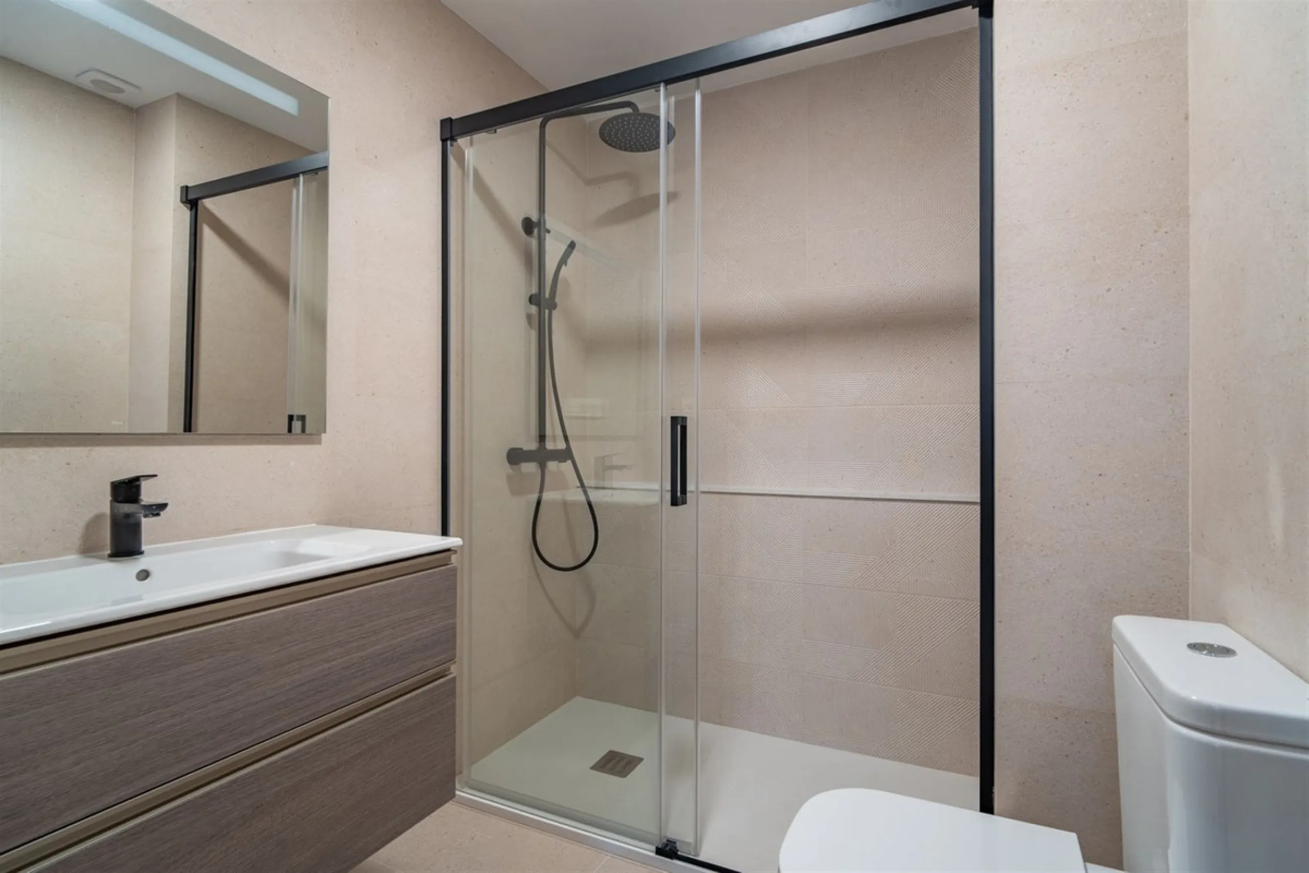 Apartment - Middle Floor Apartment в продаже в Málaga, Málaga. В доме 3 спален и 2 ванных комнат. Площадь дома 140 м²
