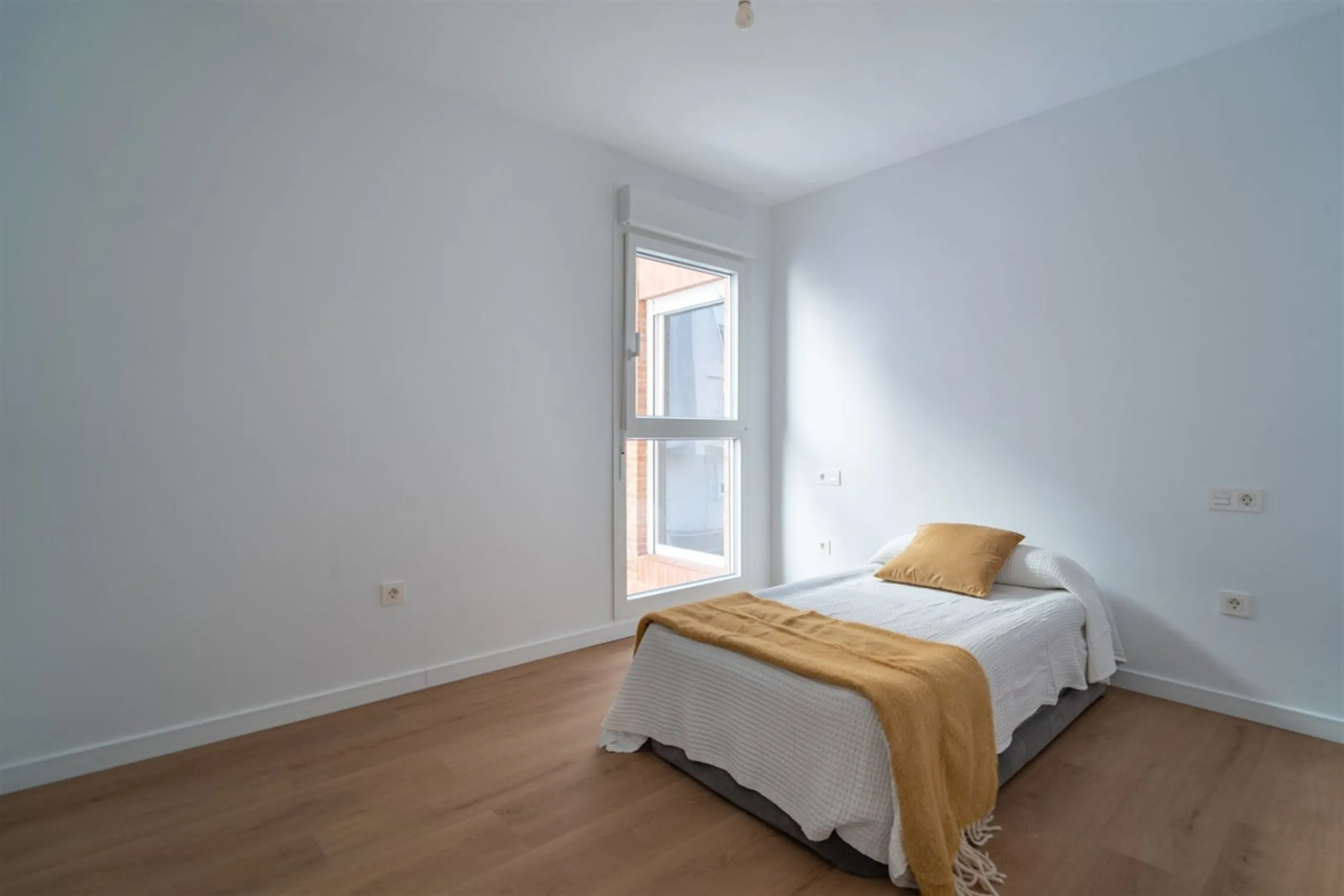 Apartment - Middle Floor Apartment в продаже в Málaga, Málaga. В доме 3 спален и 2 ванных комнат. Площадь дома 140 м²