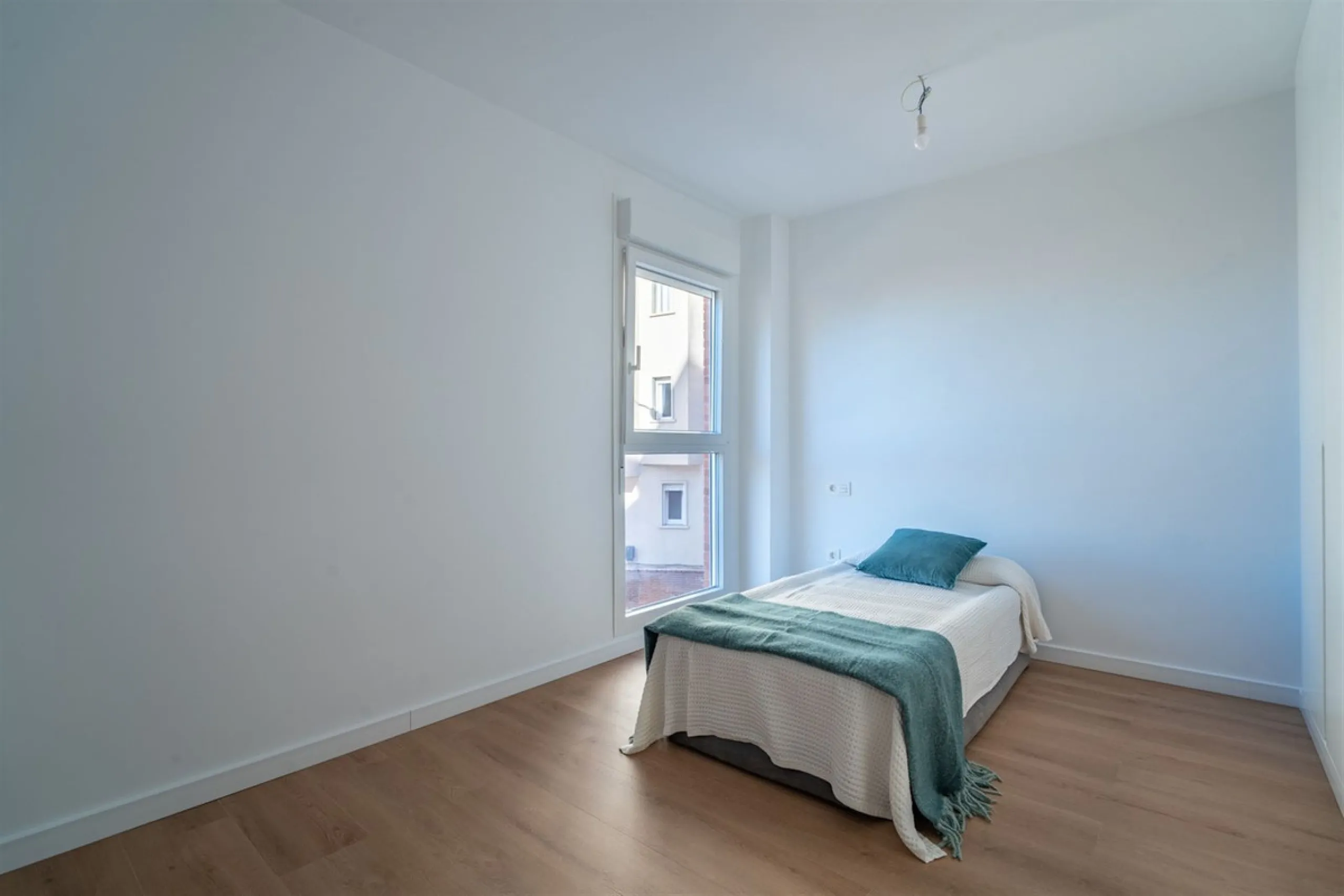 Apartment - Middle Floor Apartment в продаже в Málaga, Málaga. В доме 3 спален и 2 ванных комнат. Площадь дома 140 м²