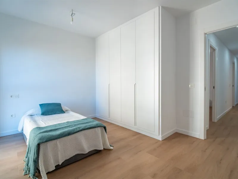 Apartment - Middle Floor Apartment в продаже в Málaga, Málaga. В доме 3 спален и 2 ванных комнат. Площадь дома 140 м²