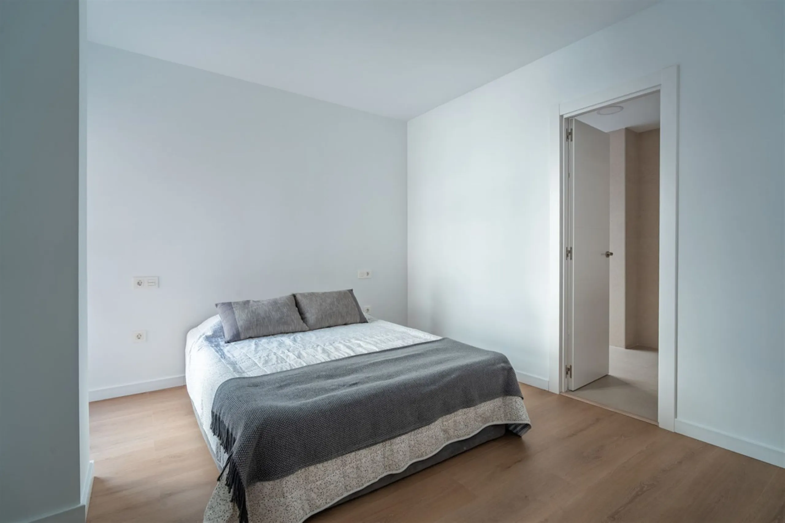 Apartment - Middle Floor Apartment в продаже в Málaga, Málaga. В доме 3 спален и 2 ванных комнат. Площадь дома 140 м²