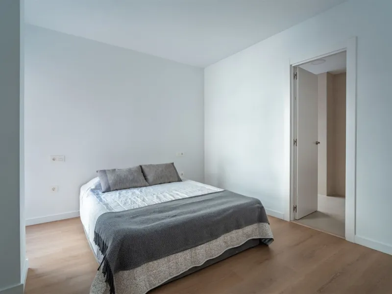 Apartment - Middle Floor Apartment в продаже в Málaga, Málaga. В доме 3 спален и 2 ванных комнат. Площадь дома 140 м²