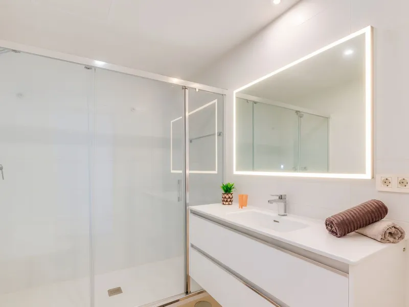 High Floor apartment with Sea Views & Rental License – Nueva Andalucía, Marbella