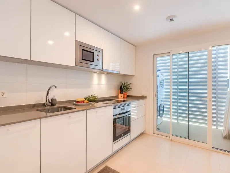 High Floor apartment with Sea Views & Rental License – Nueva Andalucía, Marbella
