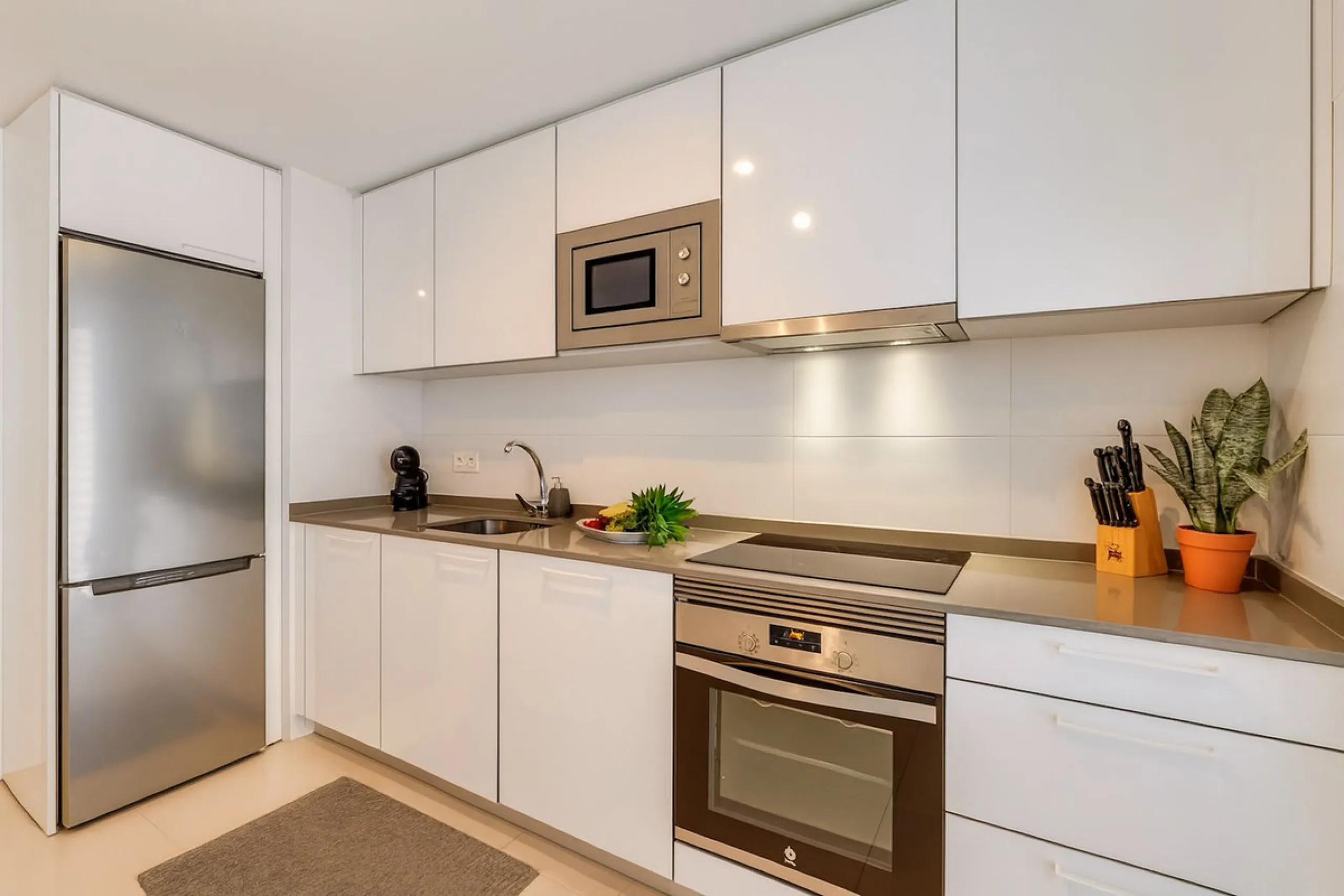 High Floor apartment with Sea Views & Rental License – Nueva Andalucía, Marbella