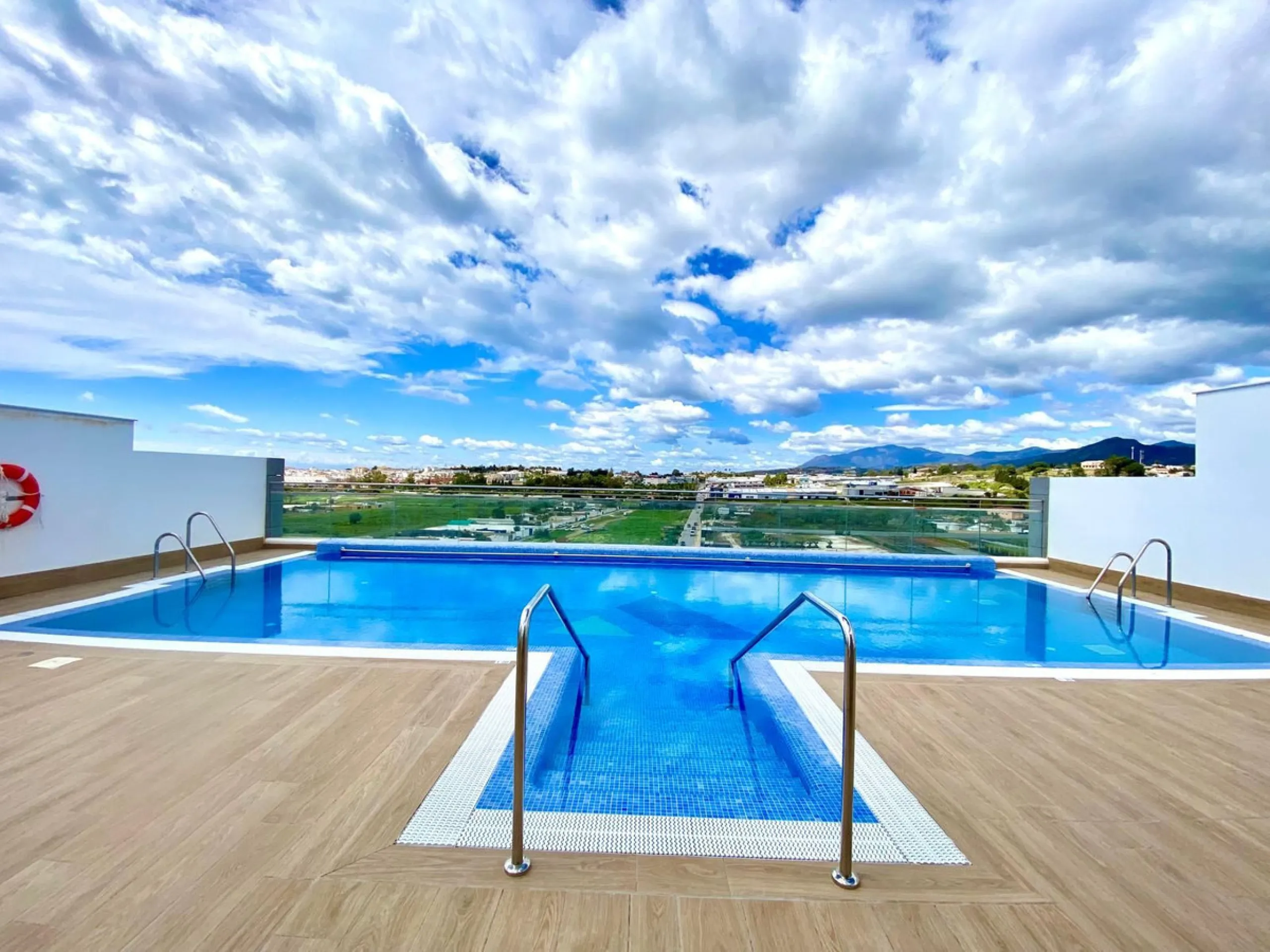 High Floor apartment with Sea Views & Rental License – Nueva Andalucía, Marbella
