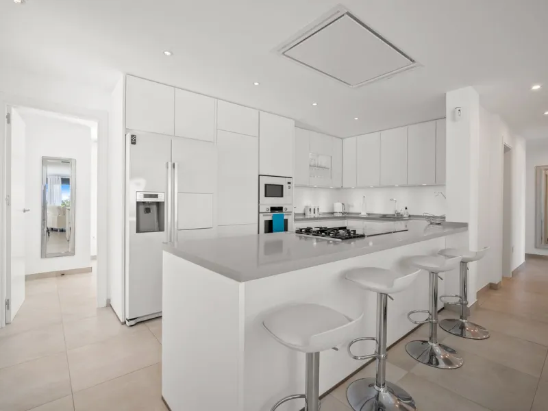 Amazing sea views from the beautifully presented 5 bedroom 6 bathroom villa finished to a very high standard, the light in this beautiful villa flows through from every side, large floor to ceiling windows in every room allows the sunlight to flood in, wi