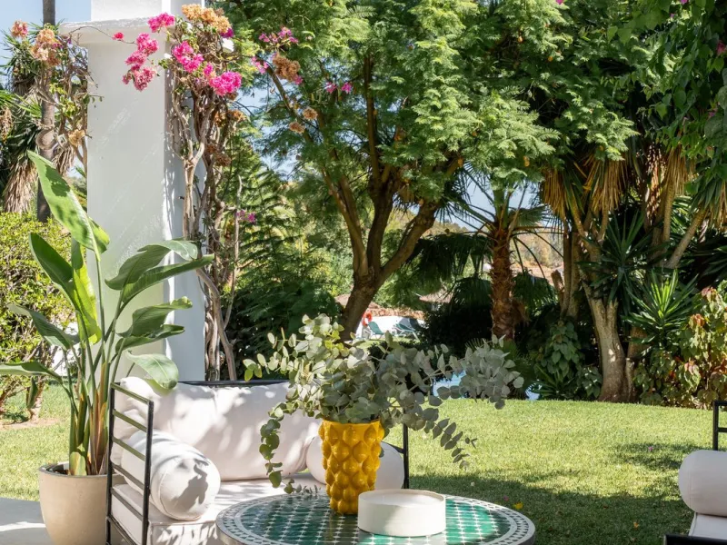 Located in La Quinta, Marbella, this recently renovated ground-floor apartment showcases custom-made furniture, bespoke sinks, and unique marble finishes throughout. It offers 3 bedrooms, 2 bathrooms, and a bright living area opening onto a private terrac