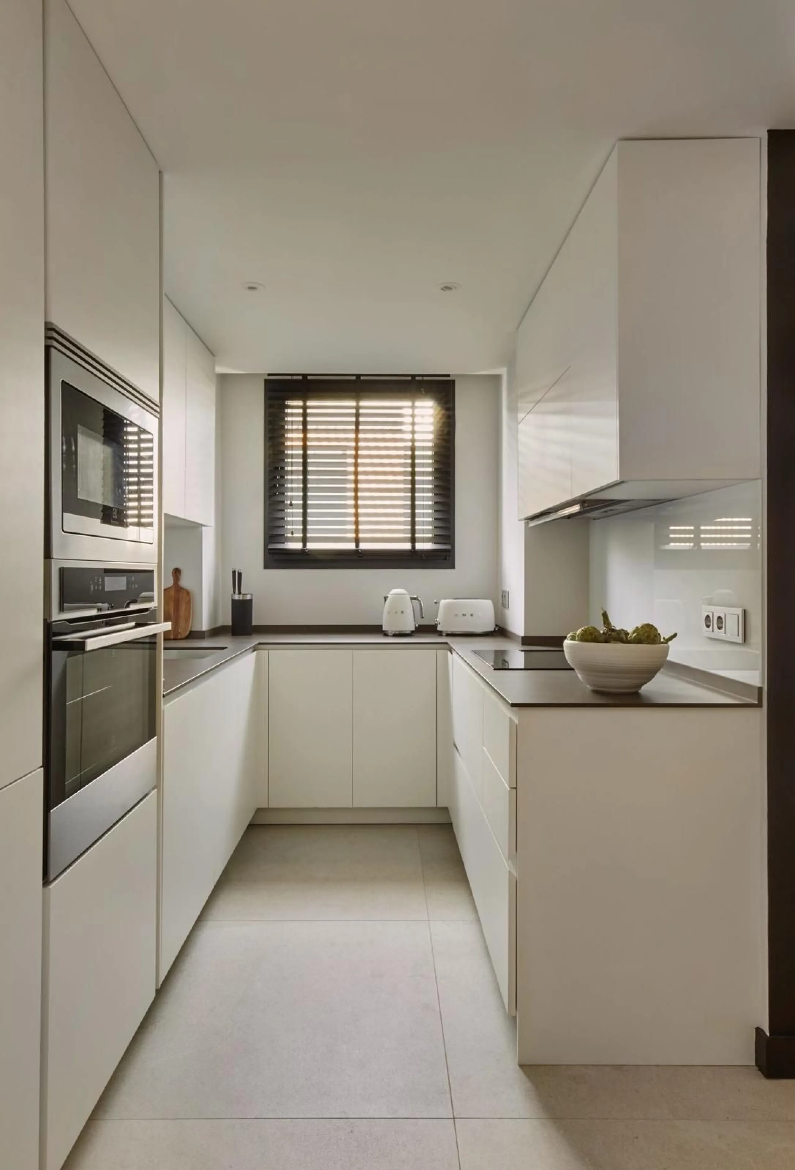 Apartment - Middle Floor Apartment в продаже в Marbella, Málaga. В доме 2 спален и 2 ванных комнат. Площадь дома 100 м²