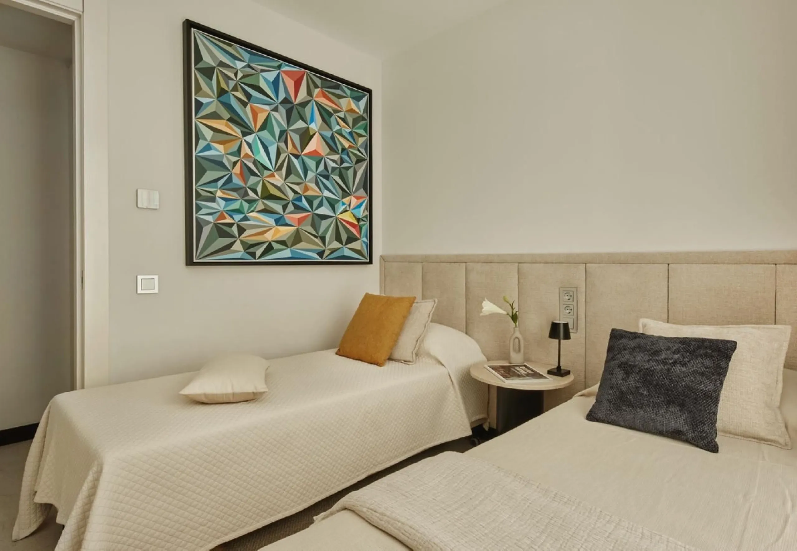 Apartment - Middle Floor Apartment в продаже в Marbella, Málaga. В доме 2 спален и 2 ванных комнат. Площадь дома 100 м²