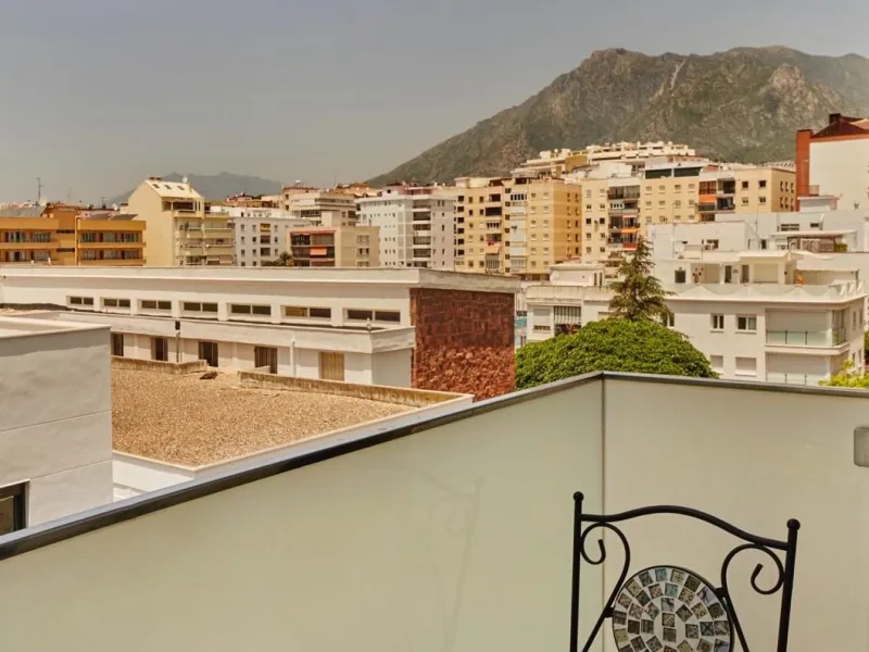Apartment - Middle Floor Apartment в продаже в Marbella, Málaga. В доме 2 спален и 2 ванных комнат. Площадь дома 100 м²