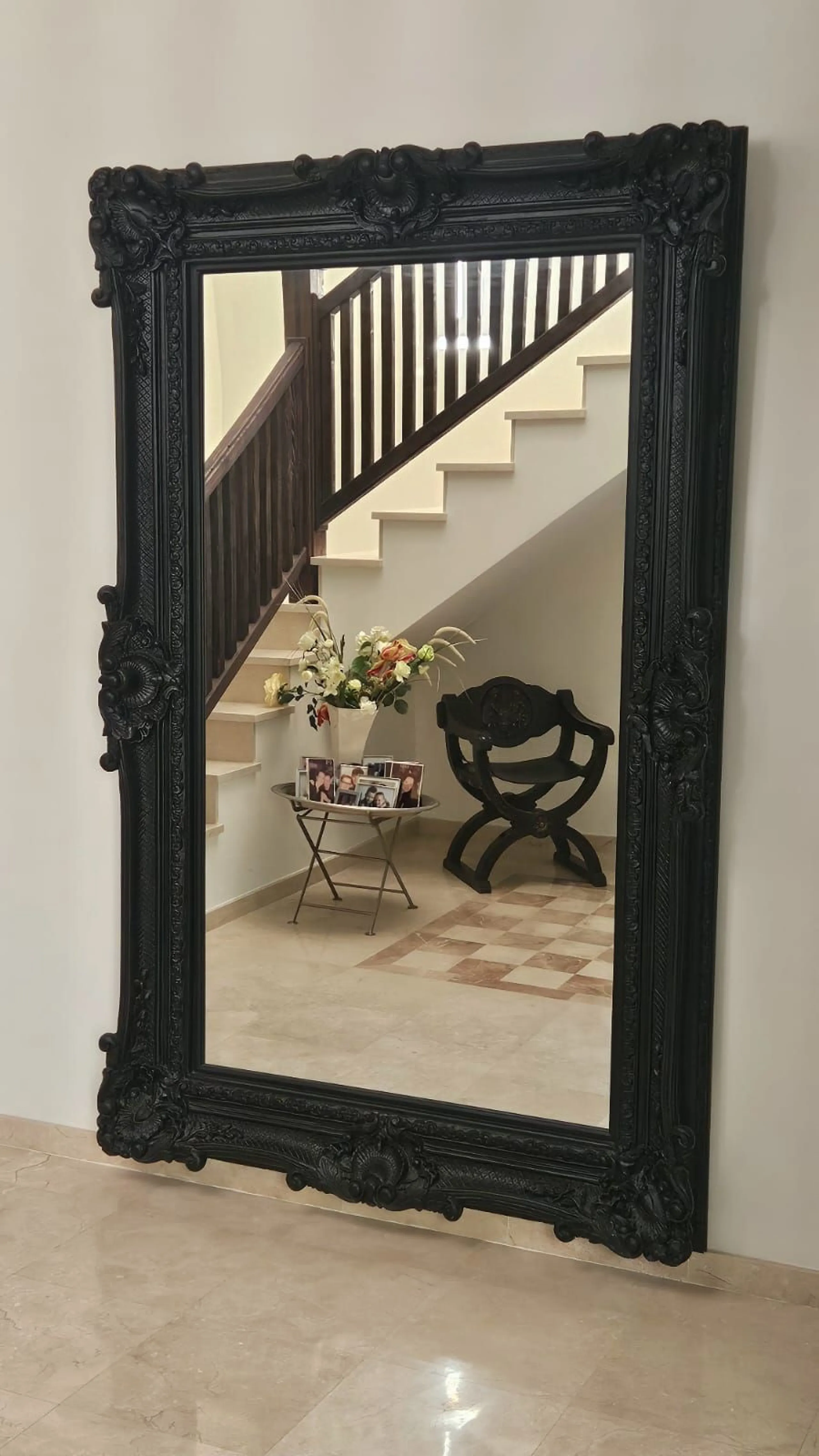 Magnificent villa in the beautiful urbanisation of Valtocado, near the picturesque village of Mijas! This exquisite villa perfectly blends Andalusian character with contemporary luxury. From its beautiful position, it captures breathtaking views from the 