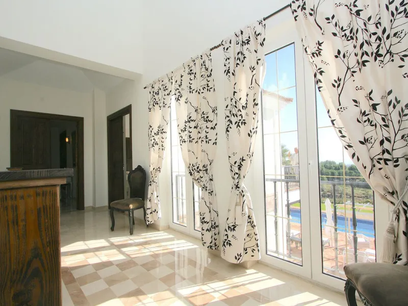 Magnificent villa in the beautiful urbanisation of Valtocado, near the picturesque village of Mijas! This exquisite villa perfectly blends Andalusian character with contemporary luxury. From its beautiful position, it captures breathtaking views from the 