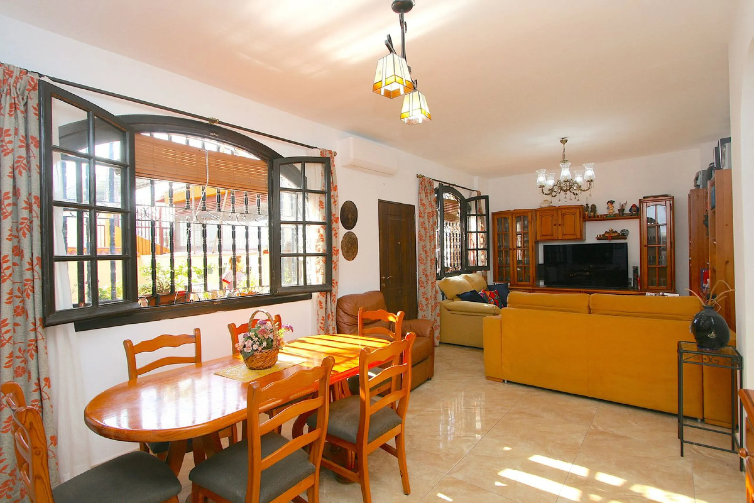 Puebla Lucía is located in the heart of Fuengirola, a beautiful residential community, a unique enclave that combines comfort, beauty, and quality of life. The complex stands out for its spacious and beautiful communal gardens, meticulously maintained yea