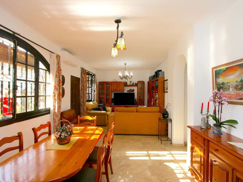Puebla Lucía is located in the heart of Fuengirola, a beautiful residential community, a unique enclave that combines comfort, beauty, and quality of life. The complex stands out for its spacious and beautiful communal gardens, meticulously maintained yea