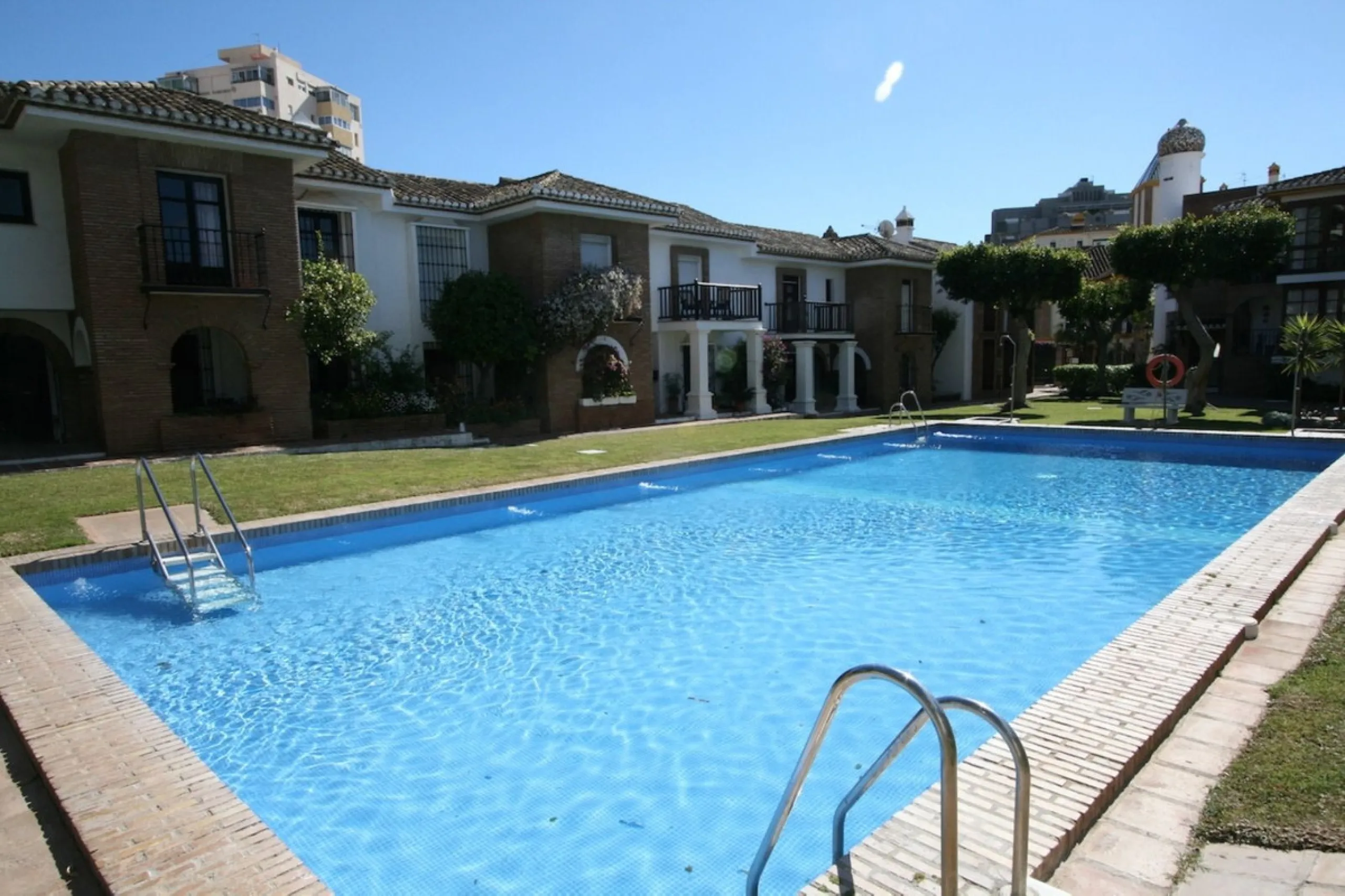 Puebla Lucía is located in the heart of Fuengirola, a beautiful residential community, a unique enclave that combines comfort, beauty, and quality of life. The complex stands out for its spacious and beautiful communal gardens, meticulously maintained yea