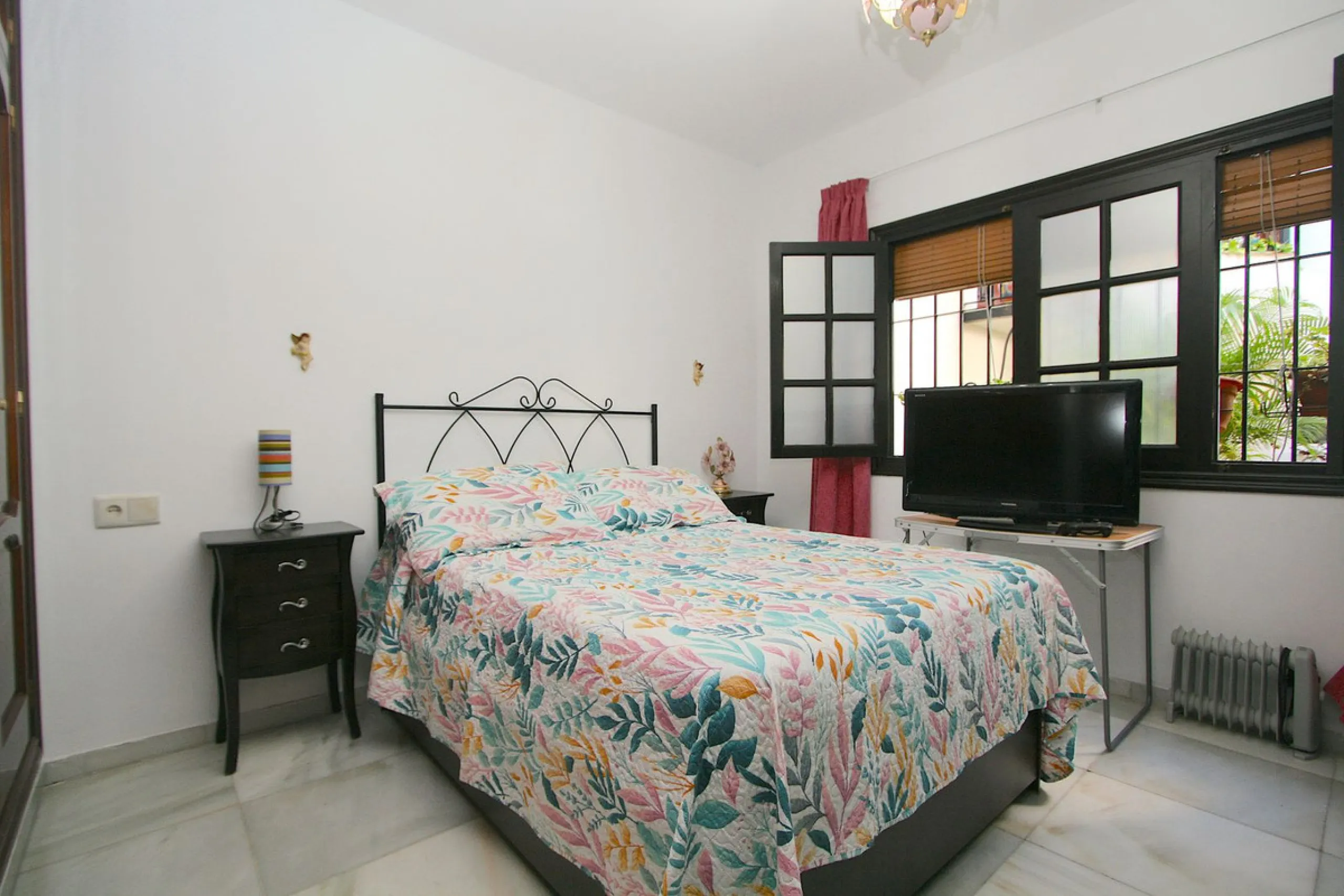Puebla Lucía is located in the heart of Fuengirola, a beautiful residential community, a unique enclave that combines comfort, beauty, and quality of life. The complex stands out for its spacious and beautiful communal gardens, meticulously maintained yea