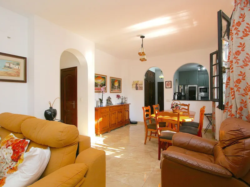 Puebla Lucía is located in the heart of Fuengirola, a beautiful residential community, a unique enclave that combines comfort, beauty, and quality of life. The complex stands out for its spacious and beautiful communal gardens, meticulously maintained yea