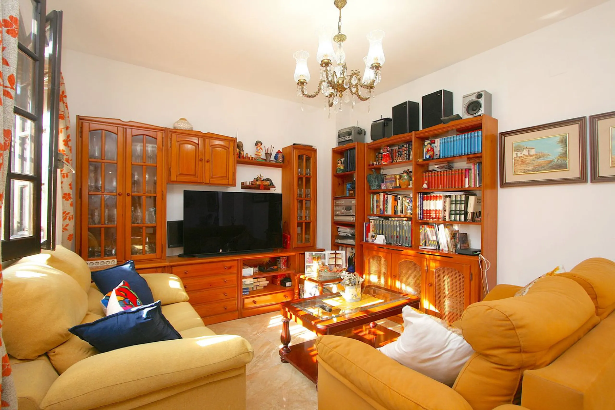 Puebla Lucía is located in the heart of Fuengirola, a beautiful residential community, a unique enclave that combines comfort, beauty, and quality of life. The complex stands out for its spacious and beautiful communal gardens, meticulously maintained yea