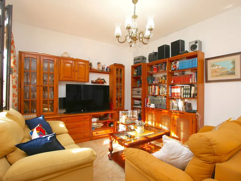 Puebla Lucía is located in the heart of Fuengirola, a beautiful residential community, a unique enclave that combines comfort, beauty, and quality of life. The complex stands out for its spacious and beautiful communal gardens, meticulously maintained yea