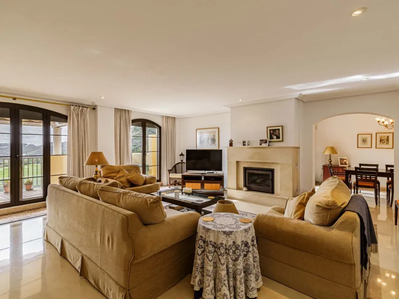 A rare chance to buy into the Marbella lifestyle with this purpose built double penthouse frontline to the Los Arqueros golf. This penthouse benefits from maybe the best position in Los Arqueros and offers amazing inside and outside space with ample terra