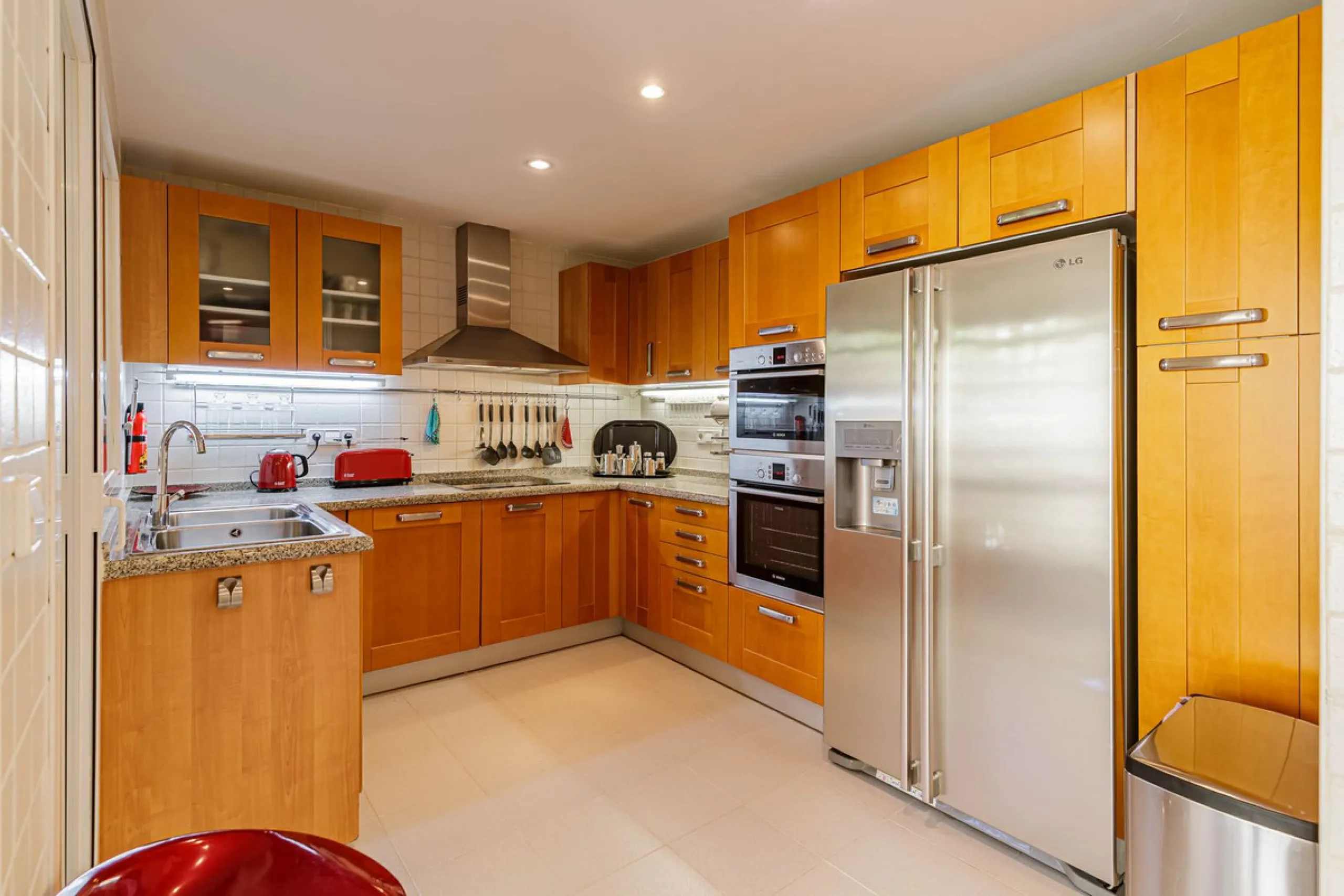 A rare chance to buy into the Marbella lifestyle with this purpose built double penthouse frontline to the Los Arqueros golf. This penthouse benefits from maybe the best position in Los Arqueros and offers amazing inside and outside space with ample terra