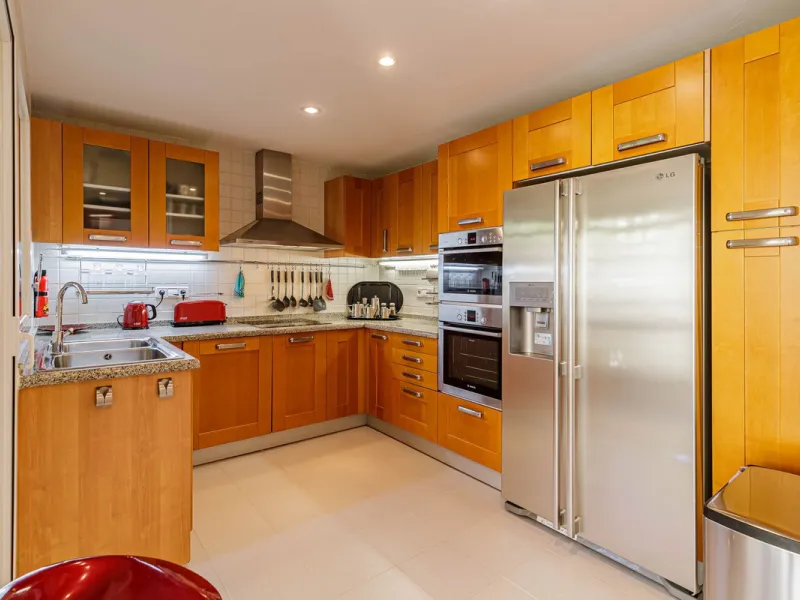 A rare chance to buy into the Marbella lifestyle with this purpose built double penthouse frontline to the Los Arqueros golf. This penthouse benefits from maybe the best position in Los Arqueros and offers amazing inside and outside space with ample terra