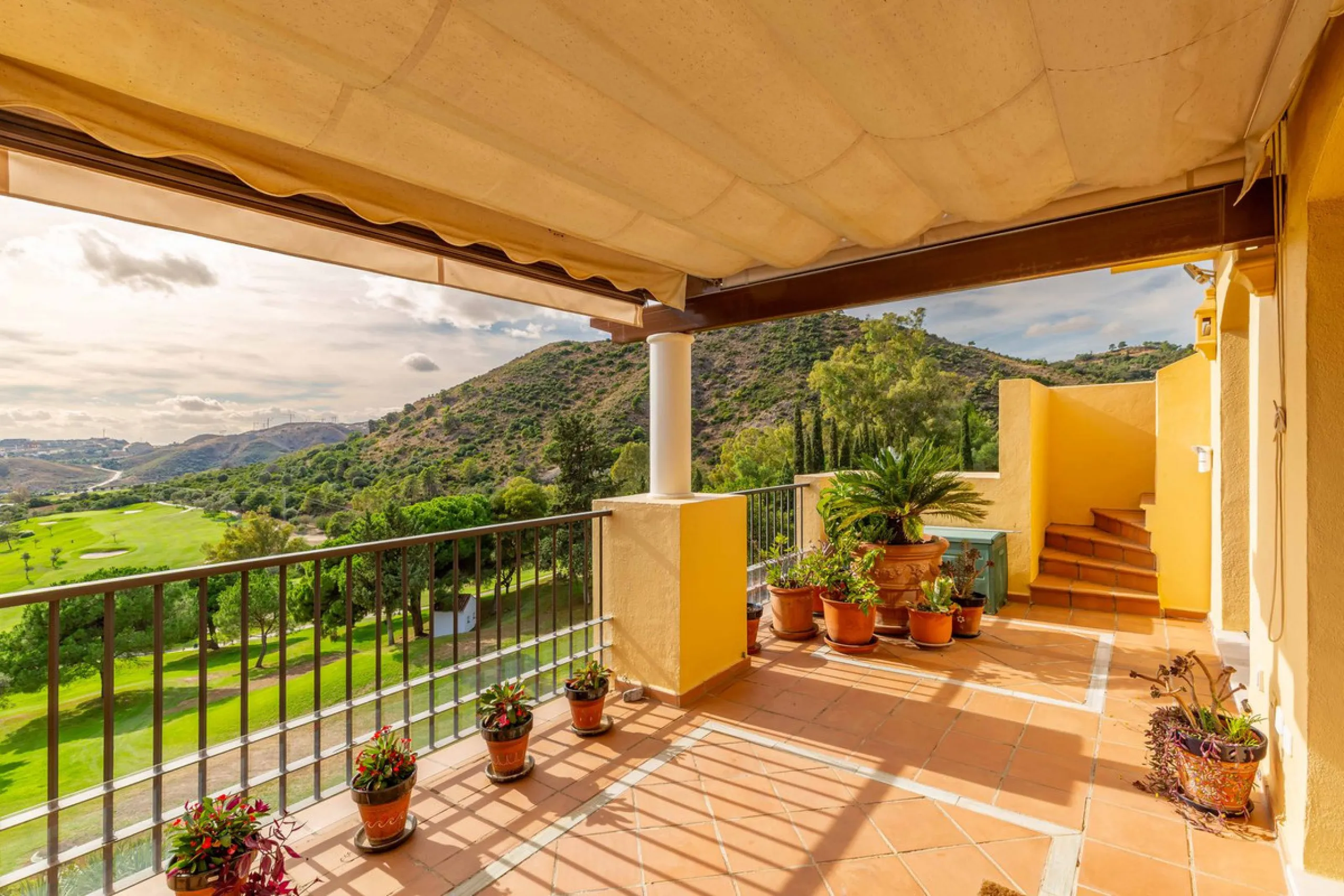 A rare chance to buy into the Marbella lifestyle with this purpose built double penthouse frontline to the Los Arqueros golf. This penthouse benefits from maybe the best position in Los Arqueros and offers amazing inside and outside space with ample terra