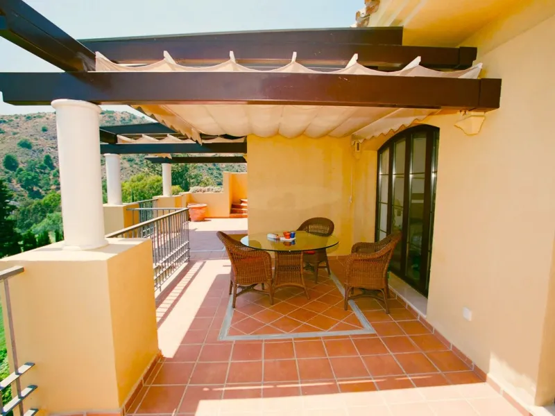 A rare chance to buy into the Marbella lifestyle with this purpose built double penthouse frontline to the Los Arqueros golf. This penthouse benefits from maybe the best position in Los Arqueros and offers amazing inside and outside space with ample terra