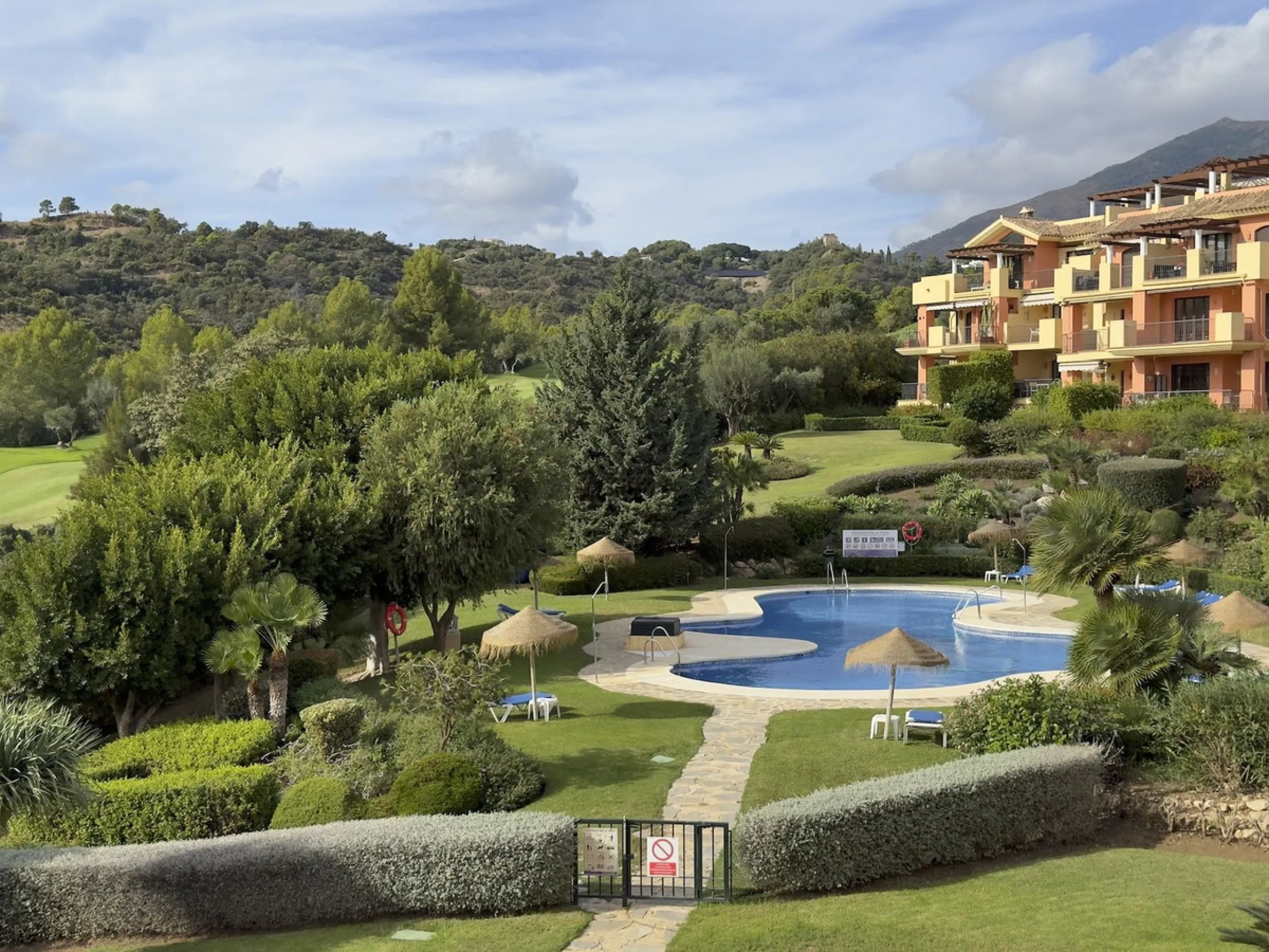 A rare chance to buy into the Marbella lifestyle with this purpose built double penthouse frontline to the Los Arqueros golf. This penthouse benefits from maybe the best position in Los Arqueros and offers amazing inside and outside space with ample terra