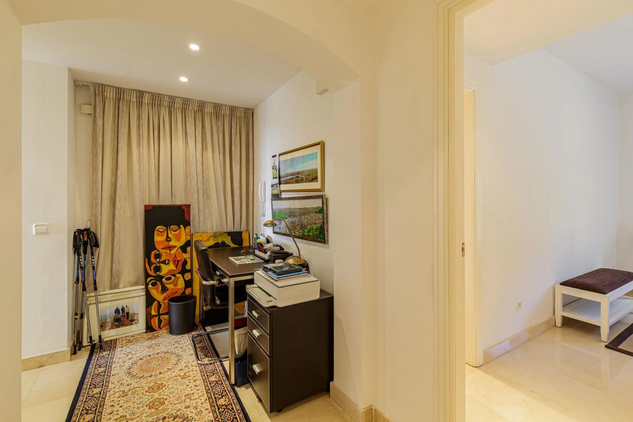 A rare chance to buy into the Marbella lifestyle with this purpose built double penthouse frontline to the Los Arqueros golf. This penthouse benefits from maybe the best position in Los Arqueros and offers amazing inside and outside space with ample terra