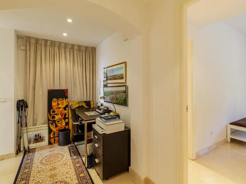 A rare chance to buy into the Marbella lifestyle with this purpose built double penthouse frontline to the Los Arqueros golf. This penthouse benefits from maybe the best position in Los Arqueros and offers amazing inside and outside space with ample terra