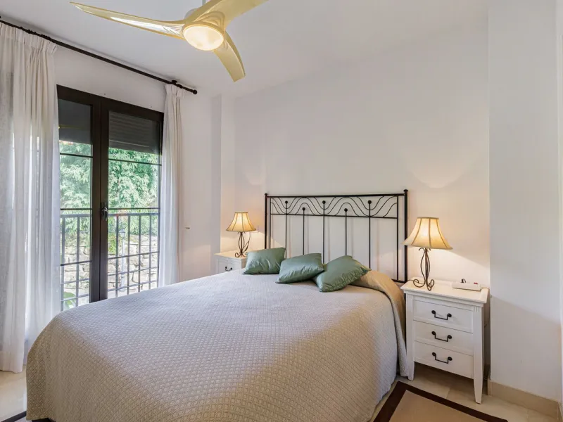 A rare chance to buy into the Marbella lifestyle with this purpose built double penthouse frontline to the Los Arqueros golf. This penthouse benefits from maybe the best position in Los Arqueros and offers amazing inside and outside space with ample terra