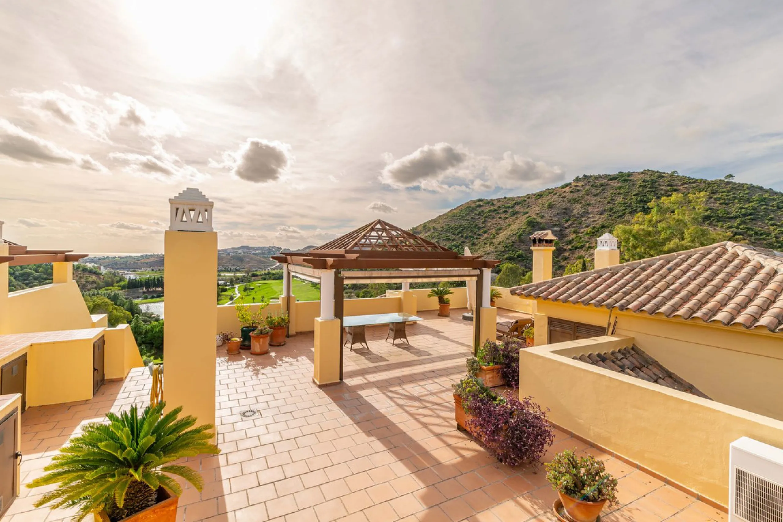 A rare chance to buy into the Marbella lifestyle with this purpose built double penthouse frontline to the Los Arqueros golf. This penthouse benefits from maybe the best position in Los Arqueros and offers amazing inside and outside space with ample terra