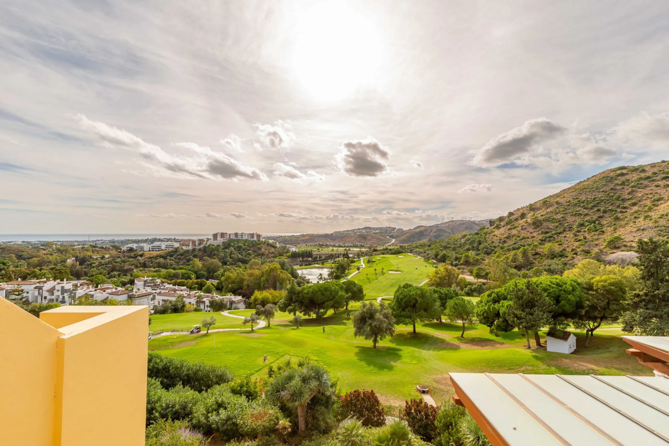 A rare chance to buy into the Marbella lifestyle with this purpose built double penthouse frontline to the Los Arqueros golf. This penthouse benefits from maybe the best position in Los Arqueros and offers amazing inside and outside space with ample terra