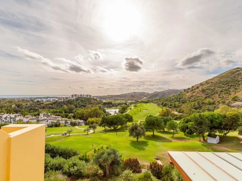 A rare chance to buy into the Marbella lifestyle with this purpose built double penthouse frontline to the Los Arqueros golf. This penthouse benefits from maybe the best position in Los Arqueros and offers amazing inside and outside space with ample terra