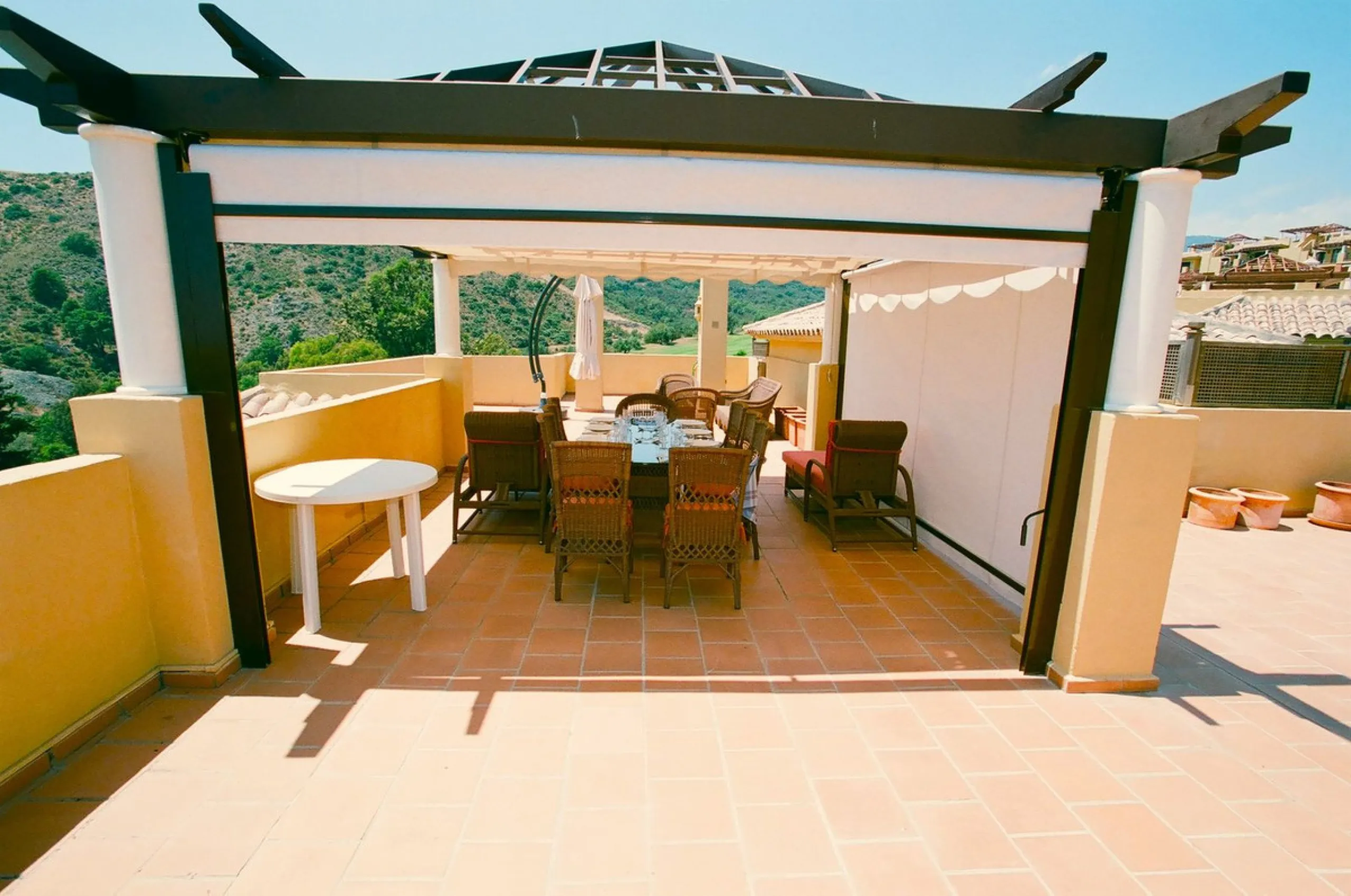 A rare chance to buy into the Marbella lifestyle with this purpose built double penthouse frontline to the Los Arqueros golf. This penthouse benefits from maybe the best position in Los Arqueros and offers amazing inside and outside space with ample terra