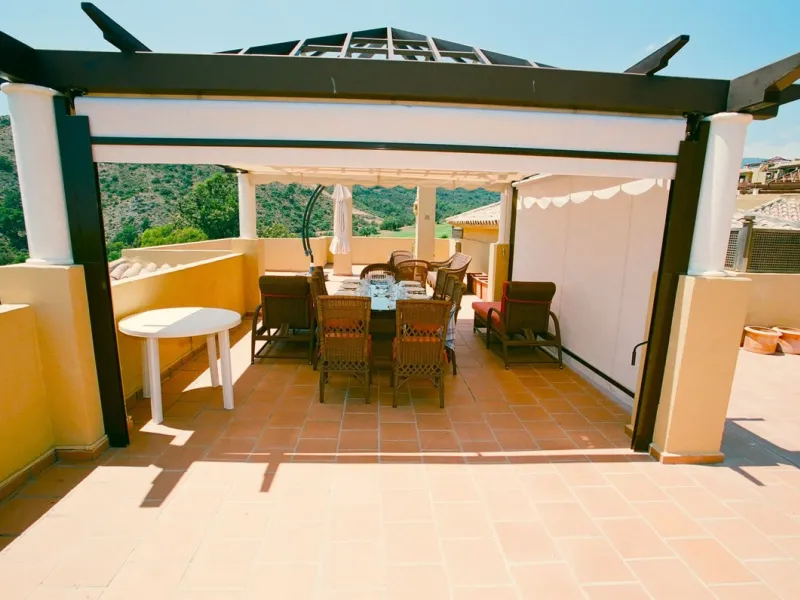 A rare chance to buy into the Marbella lifestyle with this purpose built double penthouse frontline to the Los Arqueros golf. This penthouse benefits from maybe the best position in Los Arqueros and offers amazing inside and outside space with ample terra