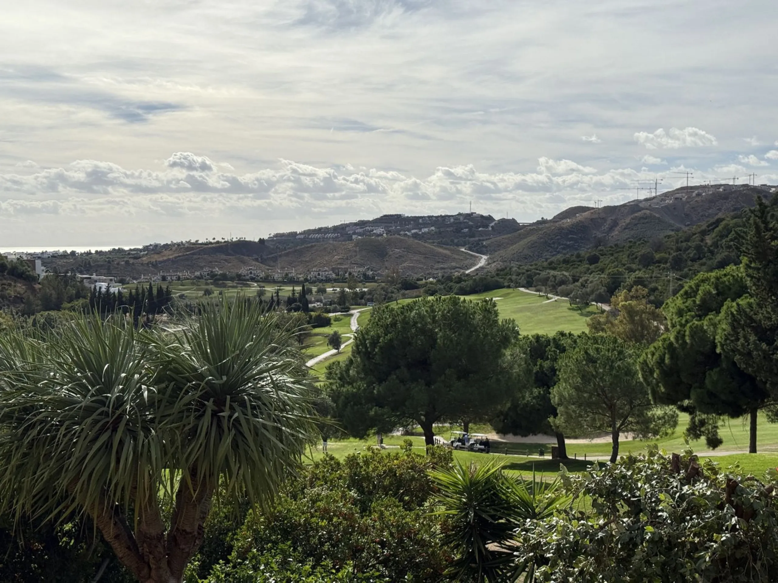 A rare chance to buy into the Marbella lifestyle with this purpose built double penthouse frontline to the Los Arqueros golf. This penthouse benefits from maybe the best position in Los Arqueros and offers amazing inside and outside space with ample terra