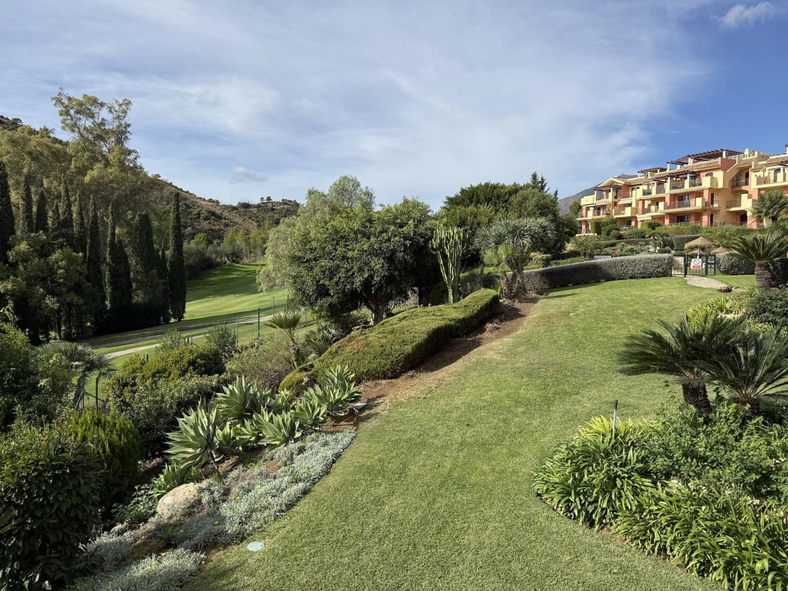 A rare chance to buy into the Marbella lifestyle with this purpose built double penthouse frontline to the Los Arqueros golf. This penthouse benefits from maybe the best position in Los Arqueros and offers amazing inside and outside space with ample terra