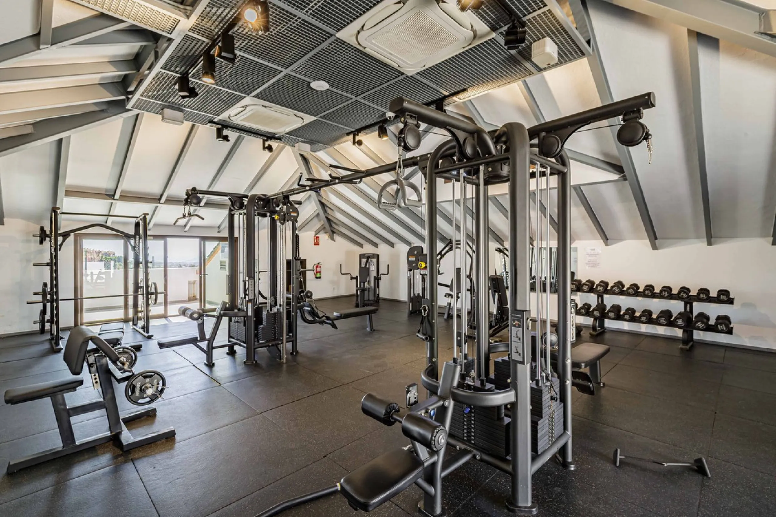 A rare chance to buy into the Marbella lifestyle with this purpose built double penthouse frontline to the Los Arqueros golf. This penthouse benefits from maybe the best position in Los Arqueros and offers amazing inside and outside space with ample terra