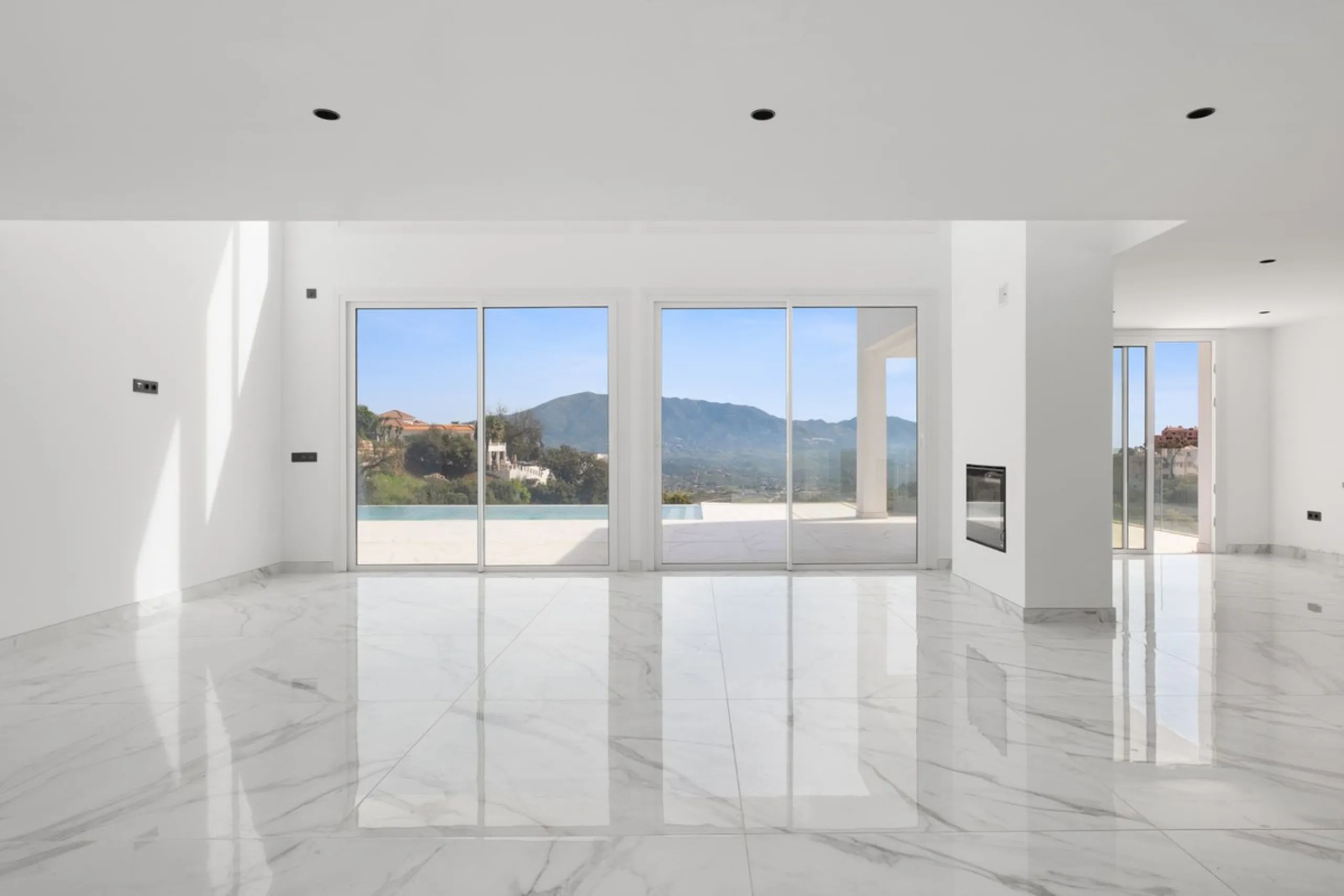 Brand-New Contemporary Villa with Stunning Panoramic Views in La Mairena, Marbella East