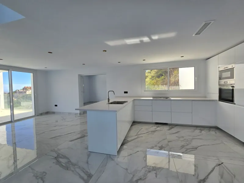 Brand-New Contemporary Villa with Stunning Panoramic Views in La Mairena, Marbella East