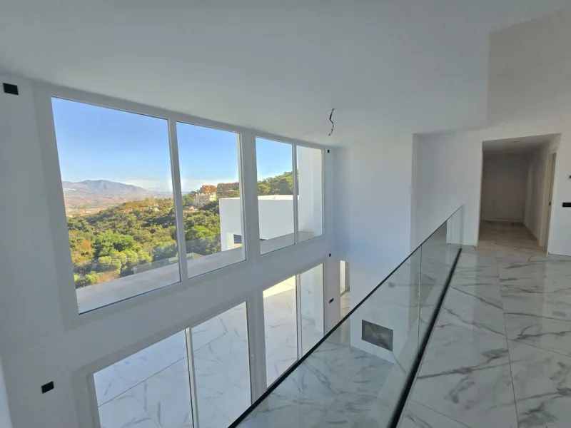 Brand-New Contemporary Villa with Stunning Panoramic Views in La Mairena, Marbella East